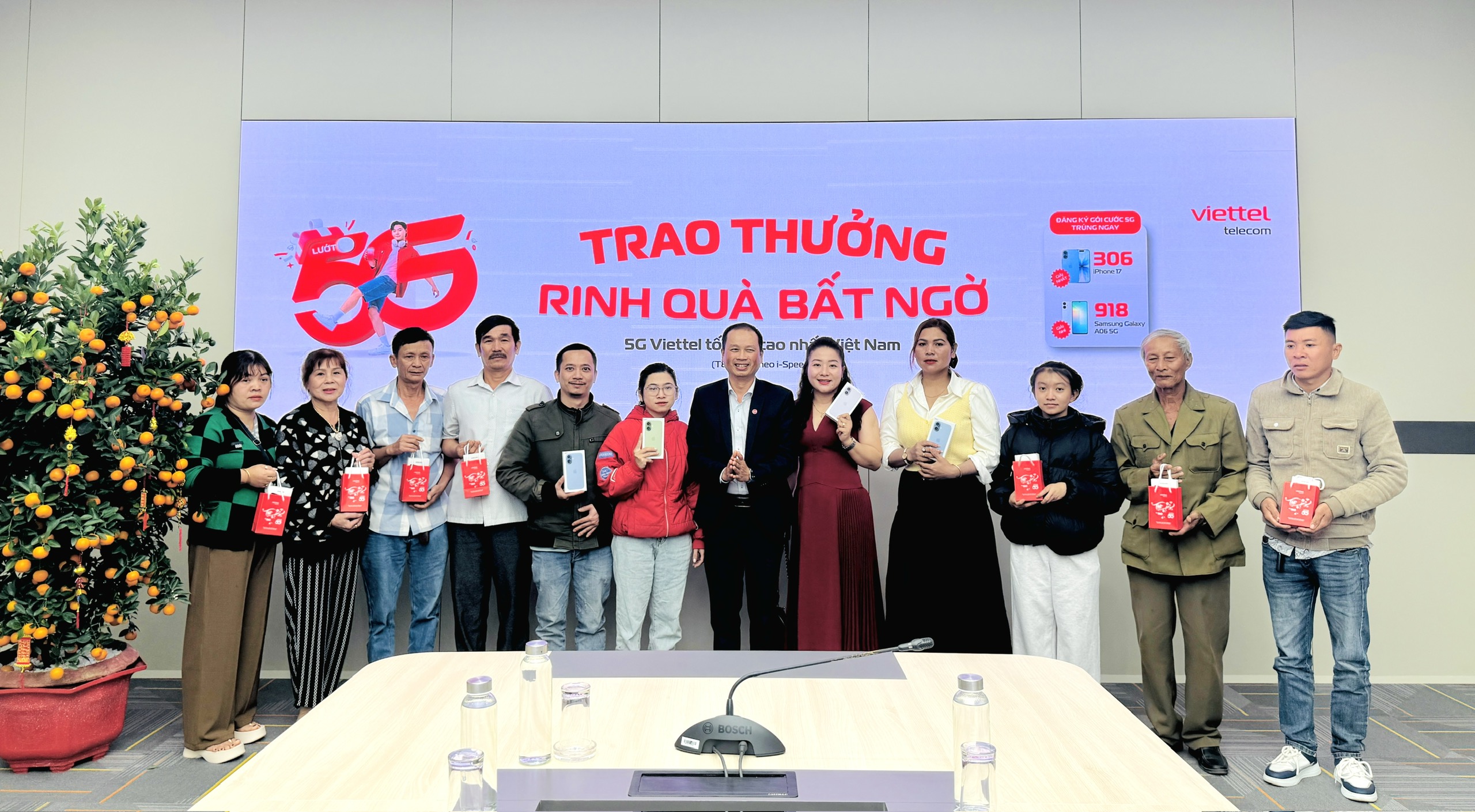 VIETTEL ĐẮK LẮK TRAO THƯỞNG CHƯƠNG TRÌNH “LƯỚT 5G RINH QUÀ BẤT NGỜ” – DÀNH CHO 36 KHÁCH HÀNG MAY MẮN