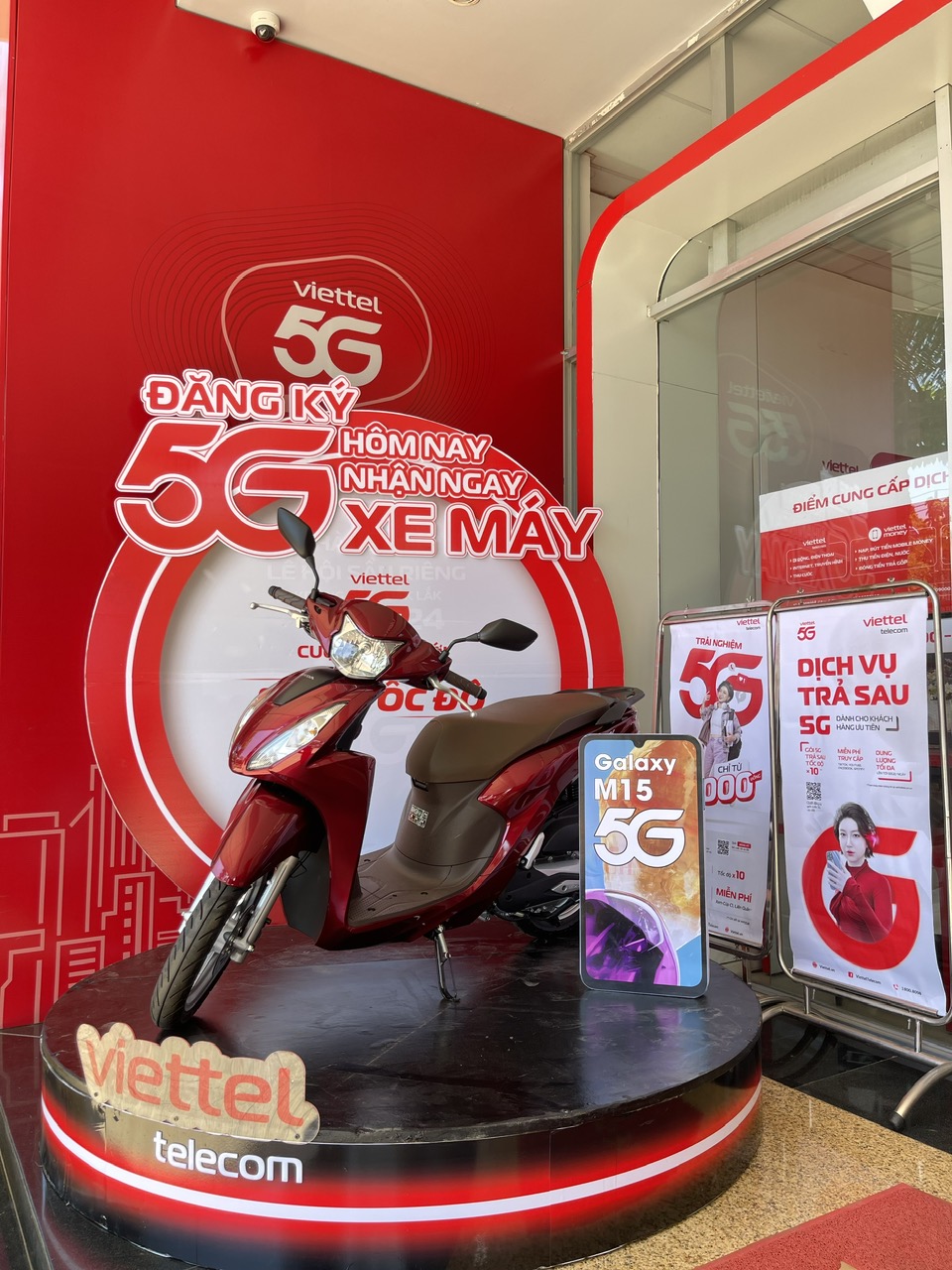 Viettel Đắk Lắk tổ chức quay số trúng thưởng chương trình “Đăng ký hôm nay - Nhận ngay Vision”